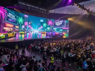 Pantalla gigante en una convención de videojuegos mostrando gráficos hiperrealistas de mundo abierto frente a una multitud.
